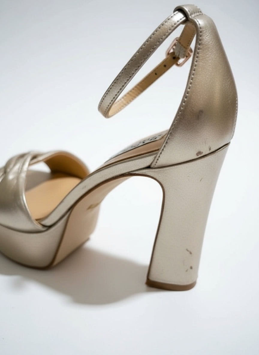 PRE-OWNED SIZE 7 Alora Metallic Platform Sandals Badgley Mischka