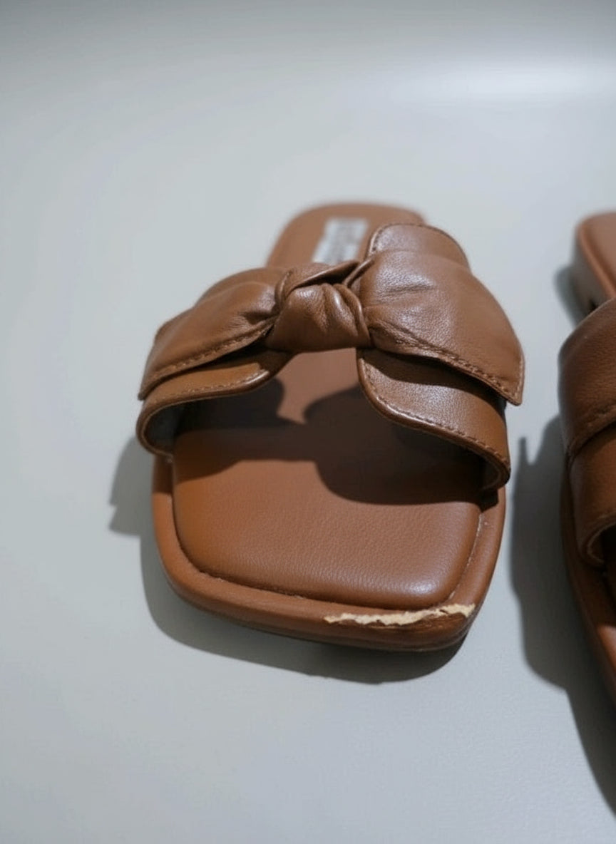 PRE-OWNED SIZE 9 Steve Madden Brown Leather Bow Slide Sandals Women’s