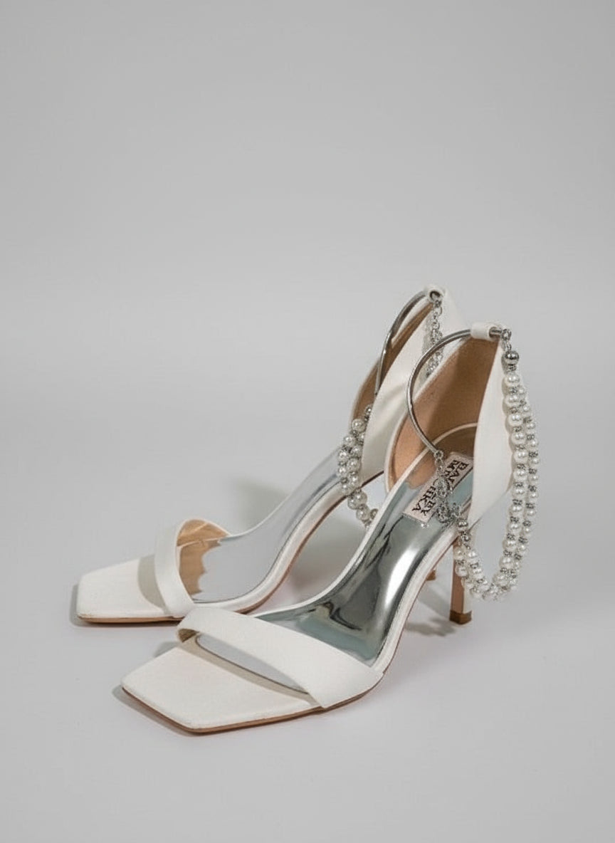 PRE-OWNED SIZE 9 Badgley Mischka Women’s White Pearl Ankle Strap Heels Bridal Wedding...