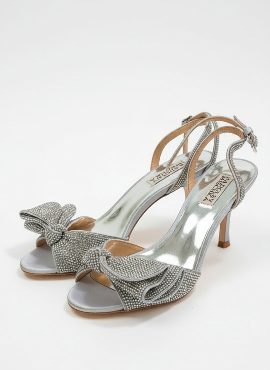 PRE-OWNED SIZE 7 Badgley Mischka Silver Rhinestone Bow Strappy Heels Evening Wedding