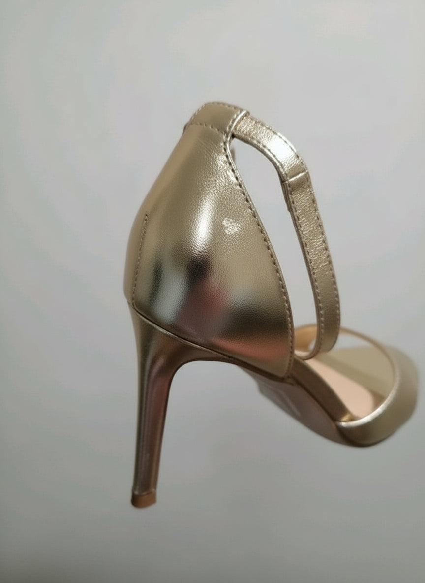 PRE-OWNED SIZE 8M Steve Madden Gold Metallic Ankle Strap Heels