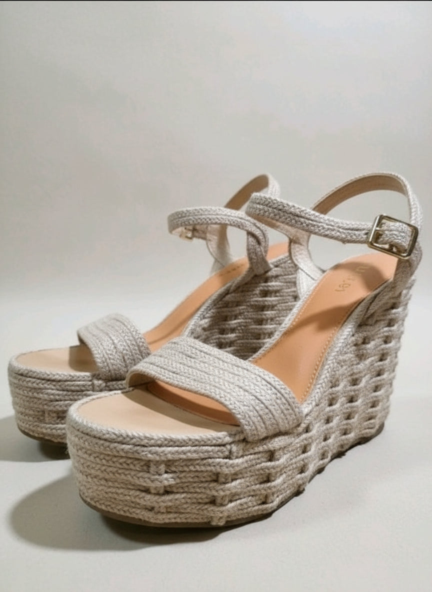 PRE-OWNED SIZE 8M Steve Madden Women’s Espadrille Platform Wedge Sandals Beige Ankle Strap