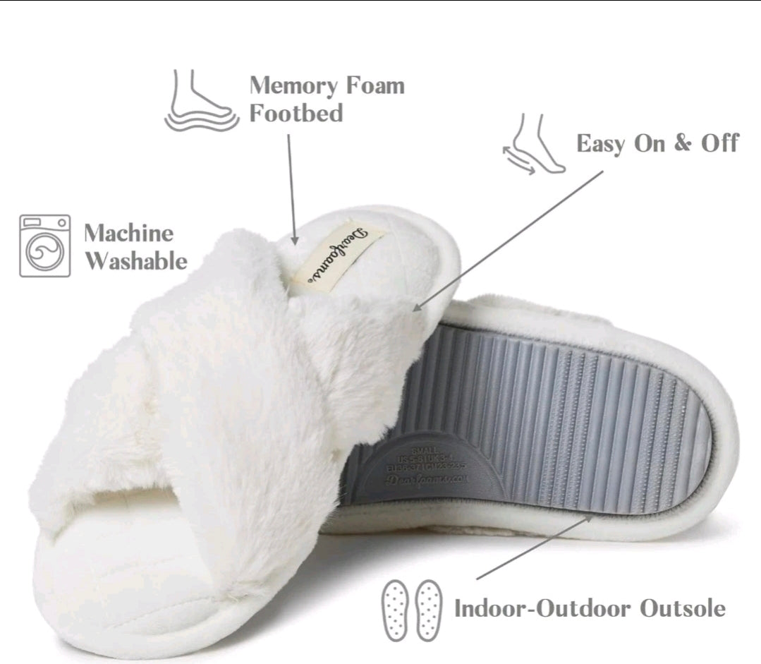 NWT SIZE 5/6 Dearfoams Women’s Memory Foam Slippers