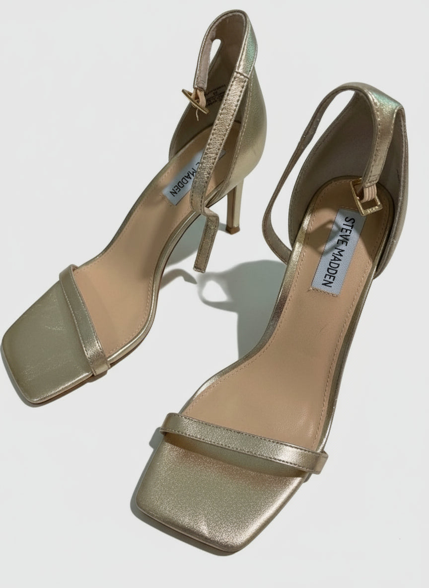 PRE-OWNED SIZE 8M Steve Madden Gold Metallic Ankle Strap Heels