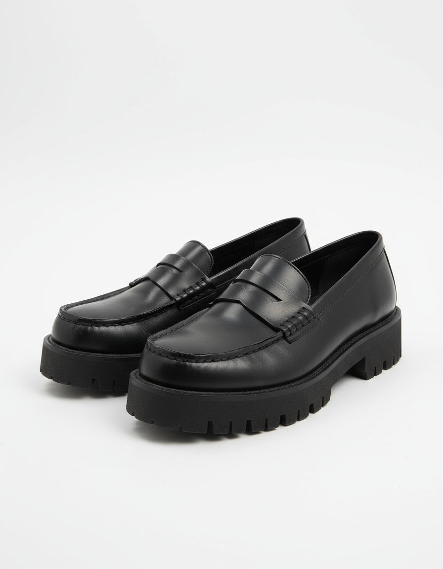 PRE-OWNED SIZE 10 Steve Madden Women's Langsten Lug-Sole Tailored Loafers