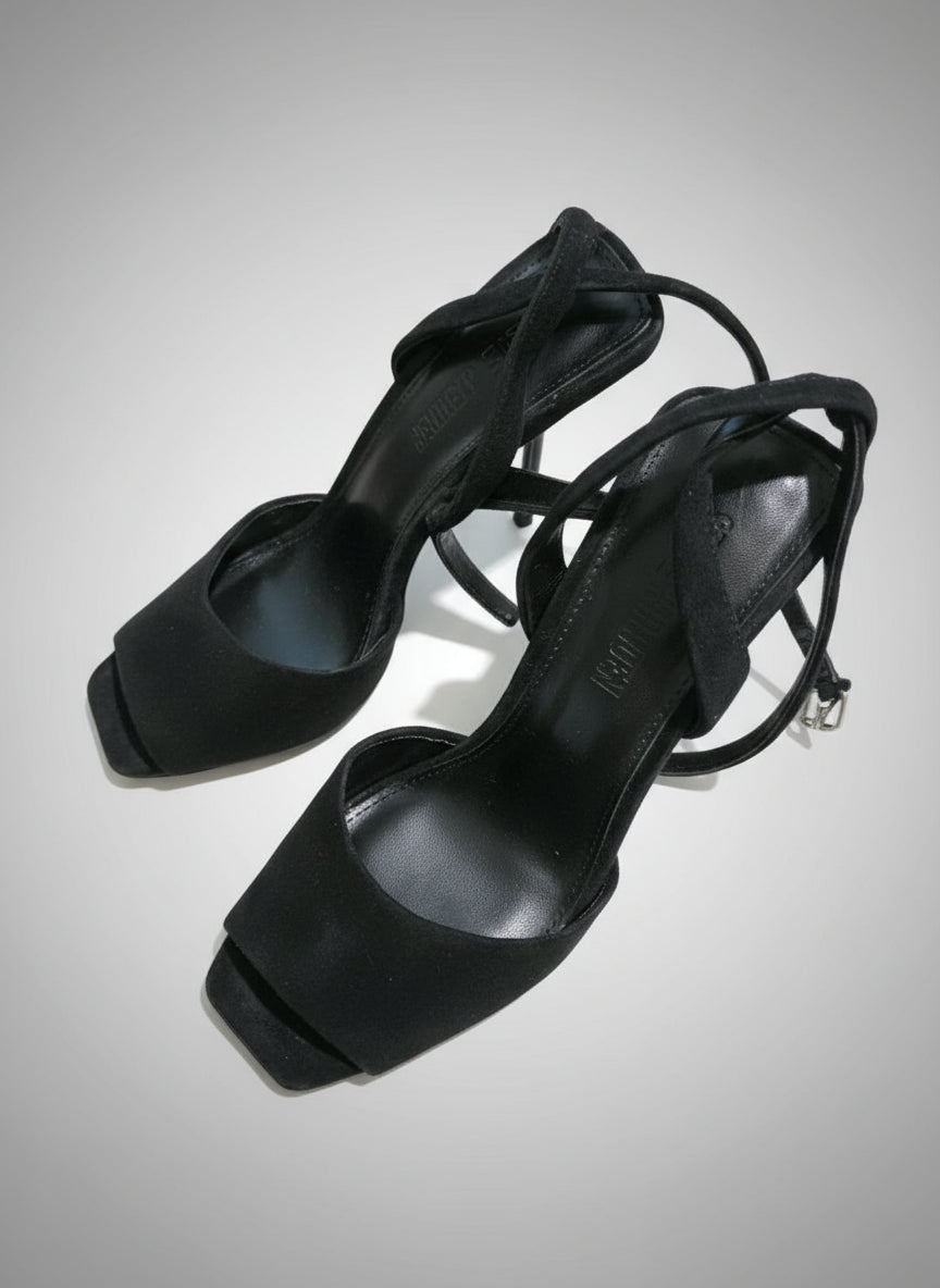 PRE-OWNED SIZE 7.5M Steve Madden Women’s Black Suede Strappy Heels Square Toe Ankle Strap