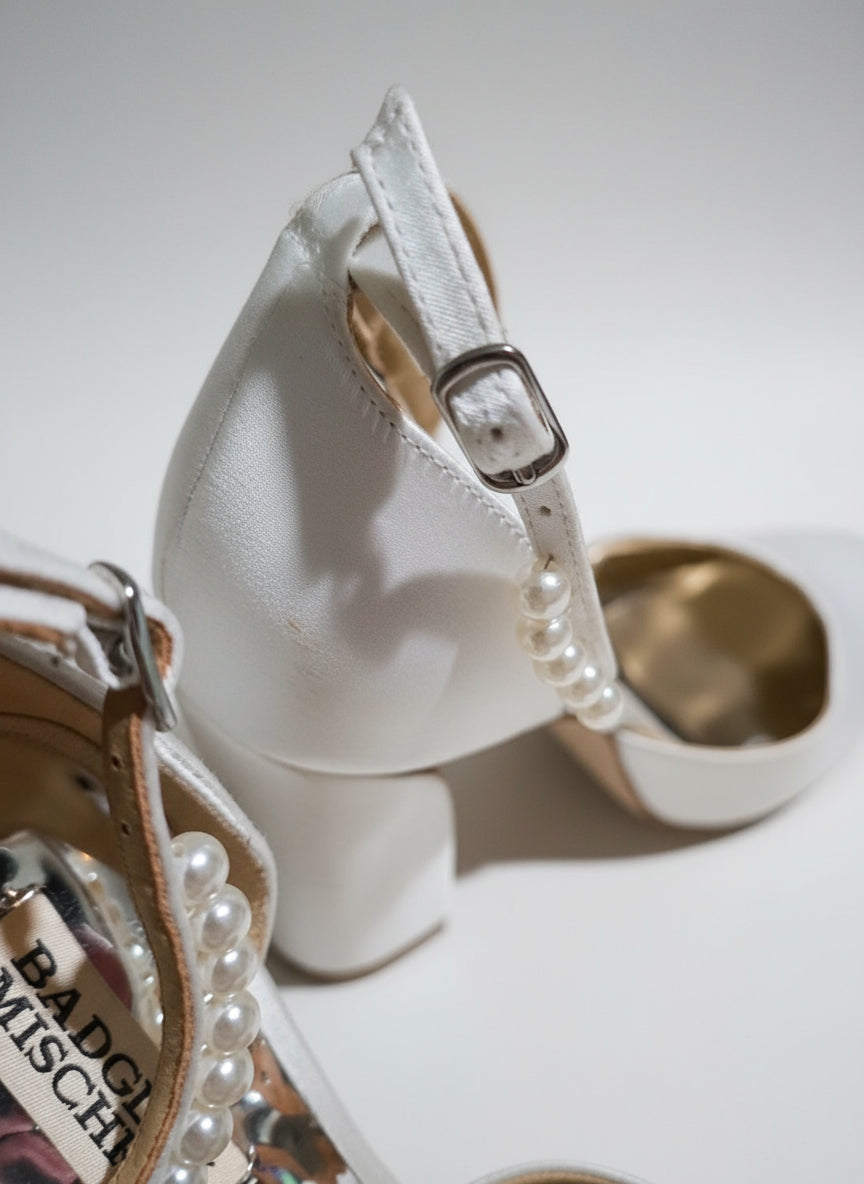 PRE-OWNED SIZE 9 Badgley Mischka White Satin Pearl Ankle Strap Heels Bridal Wedding Shoes