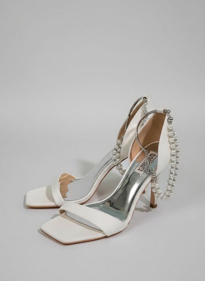 PRE-OWNED SIZE 9 Badgley Mischka Women’s White Pearl Ankle Strap Heels Bridal Wedding...