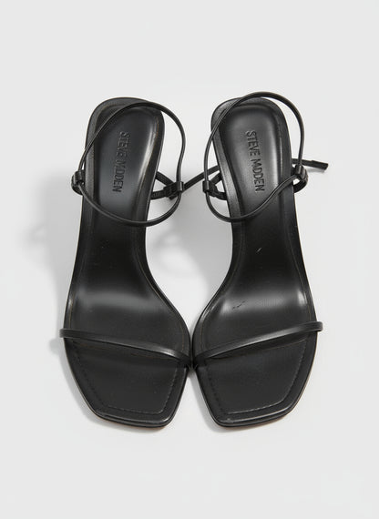 PRE-OWNED SIZE 8M Steve Madden Locke SandalSize
