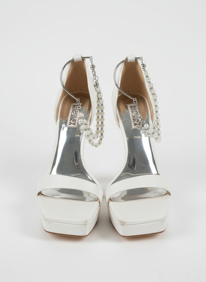 PRE-OWNED SIZE 9 Badgley Mischka Women’s White Pearl Ankle Strap Heels Bridal Wedding...