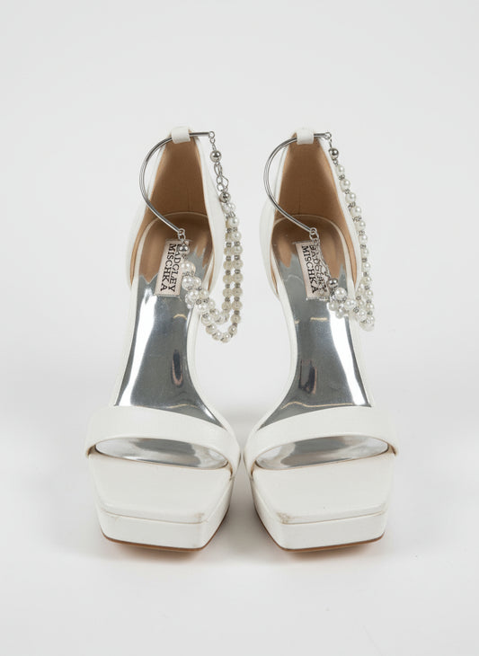 PRE-OWNED SIZE 9 Badgley Mischka Women’s White Pearl Ankle Strap Heels Bridal Wedding...