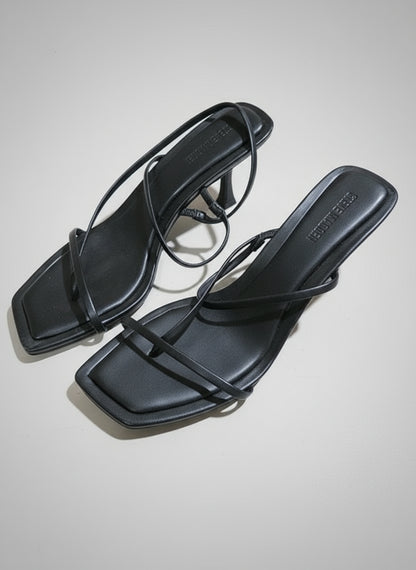 PRE-OWNED SIZE 8M Steve Madden Locke SandalSize